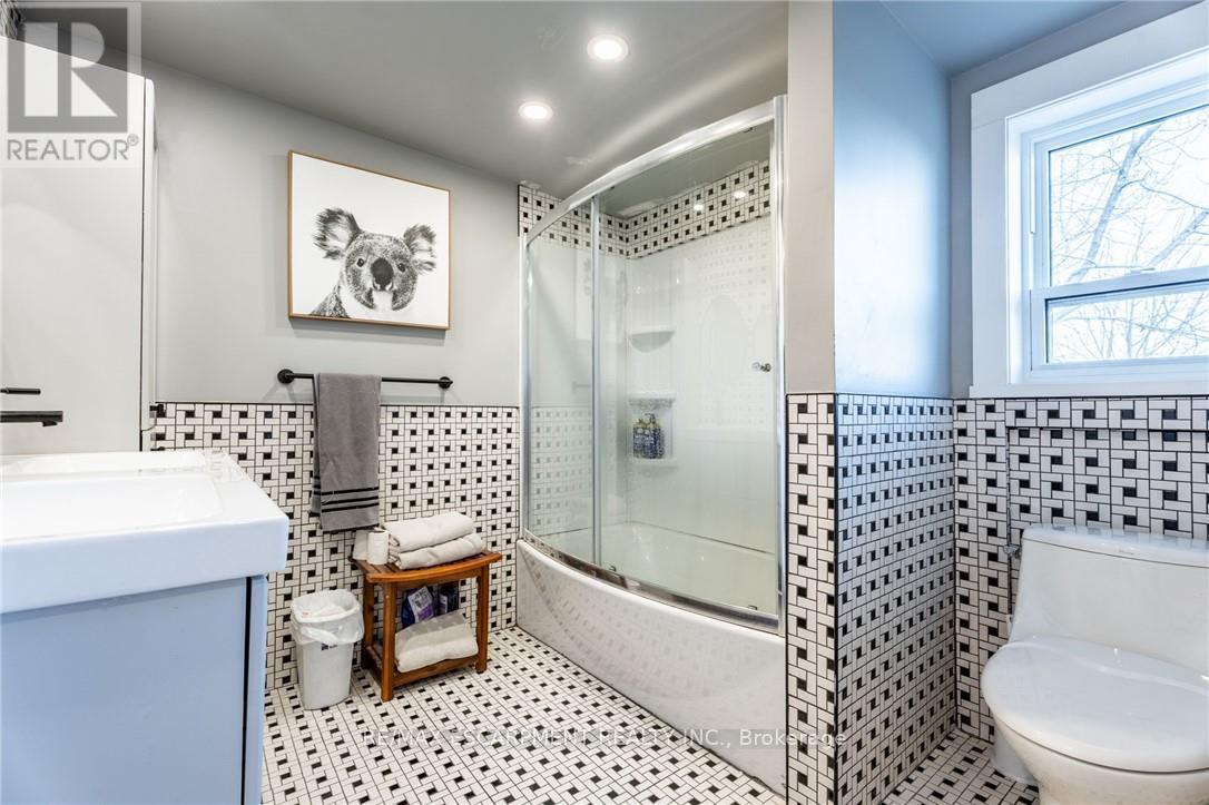 Photo 18 of 735 Beach Boulevard, Hamilton ON