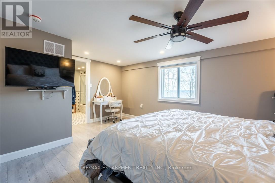 Photo 16 of 735 Beach Boulevard, Hamilton ON