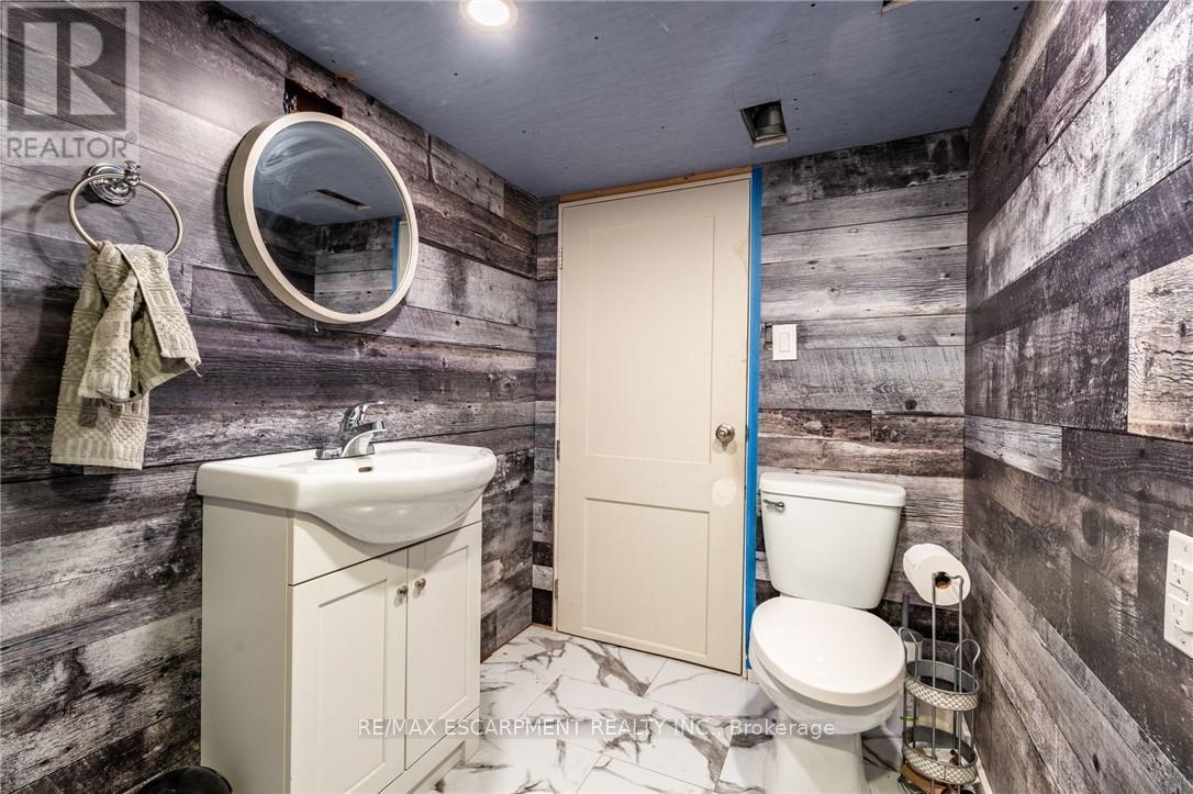 Photo 9 of 735 Beach Boulevard, Hamilton ON