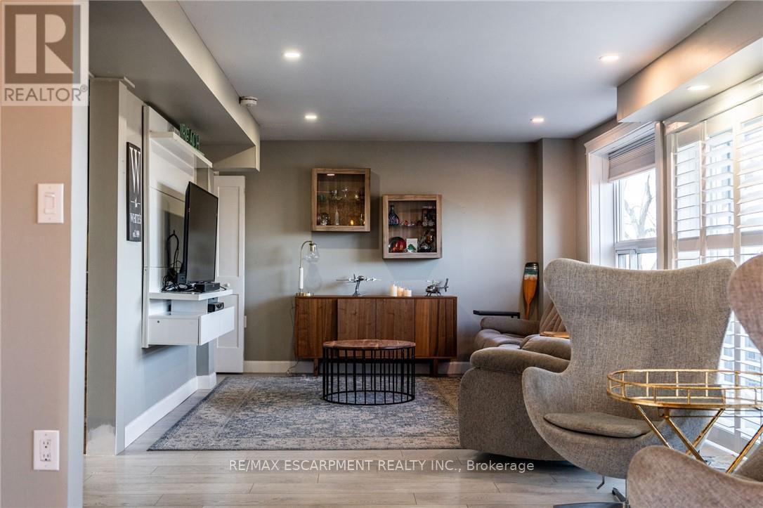 Photo 13 of 735 Beach Boulevard, Hamilton ON