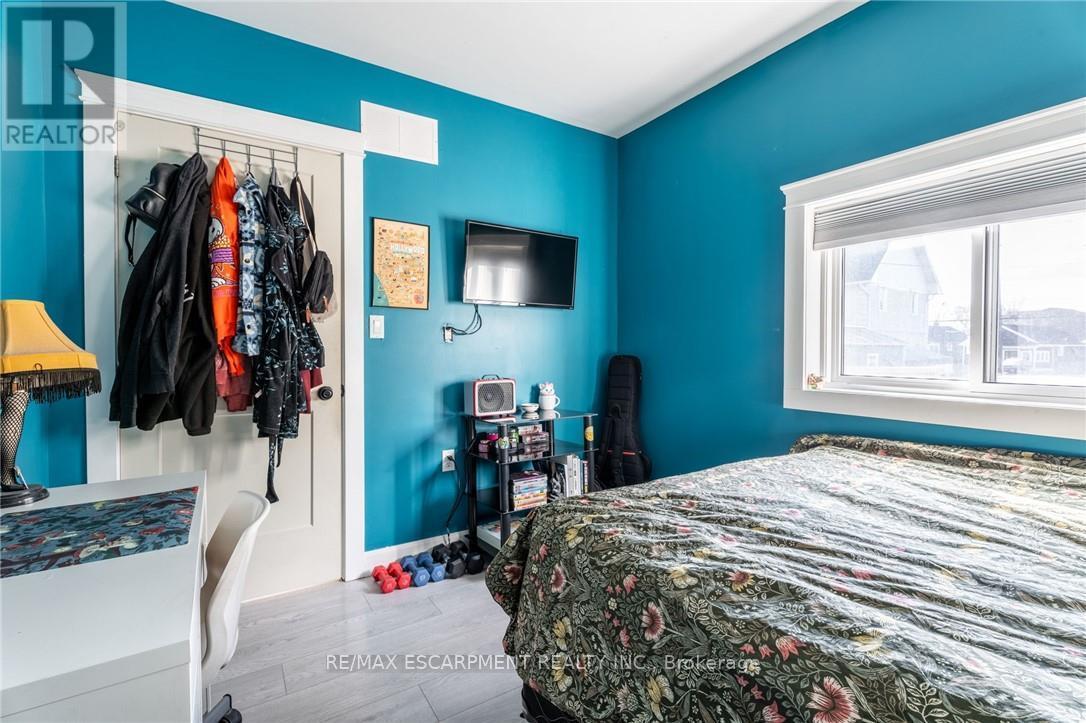 Photo 17 of 735 Beach Boulevard, Hamilton ON