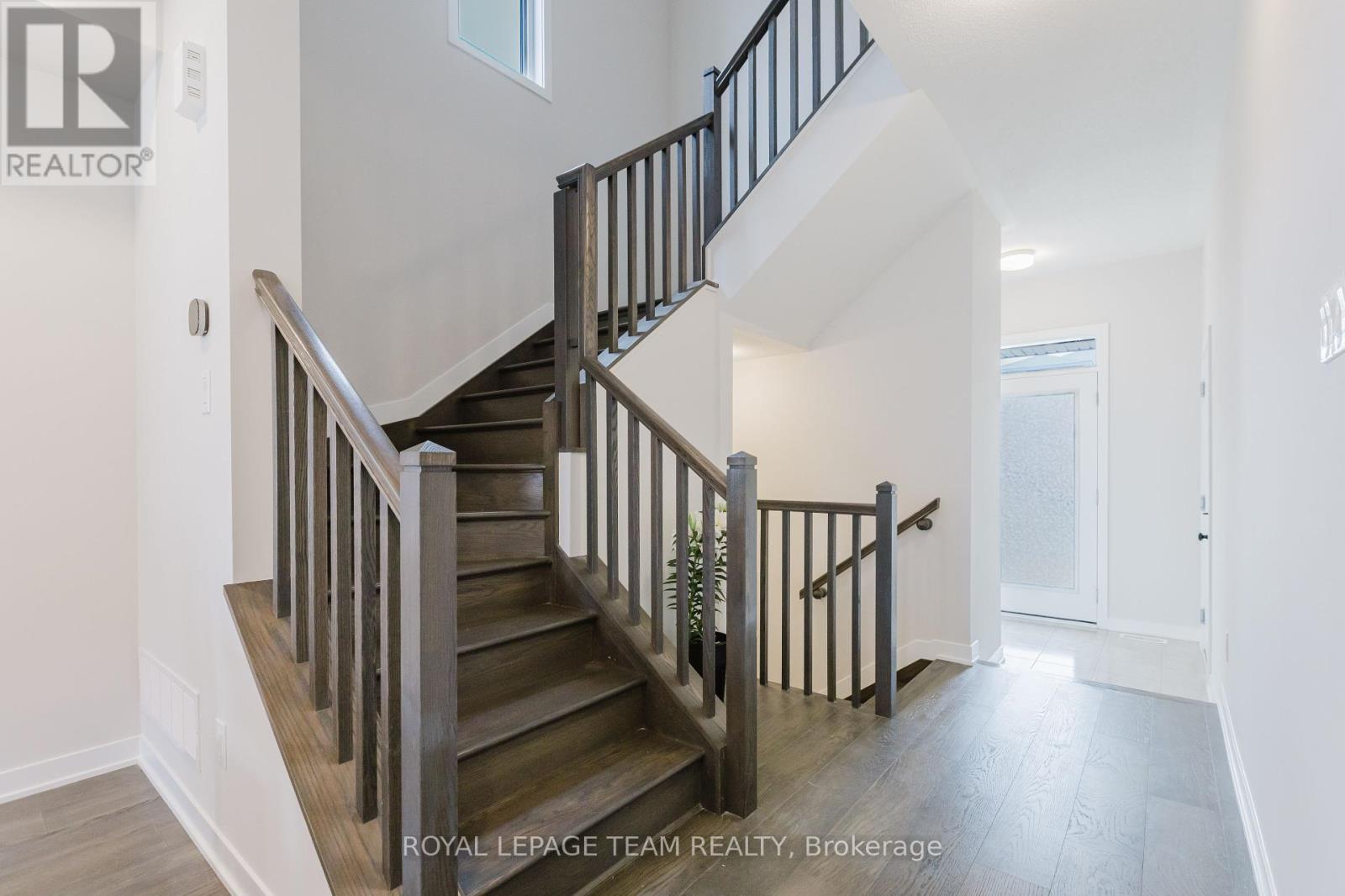 Photo 3 of 611 Fenwick Way, Ottawa ON