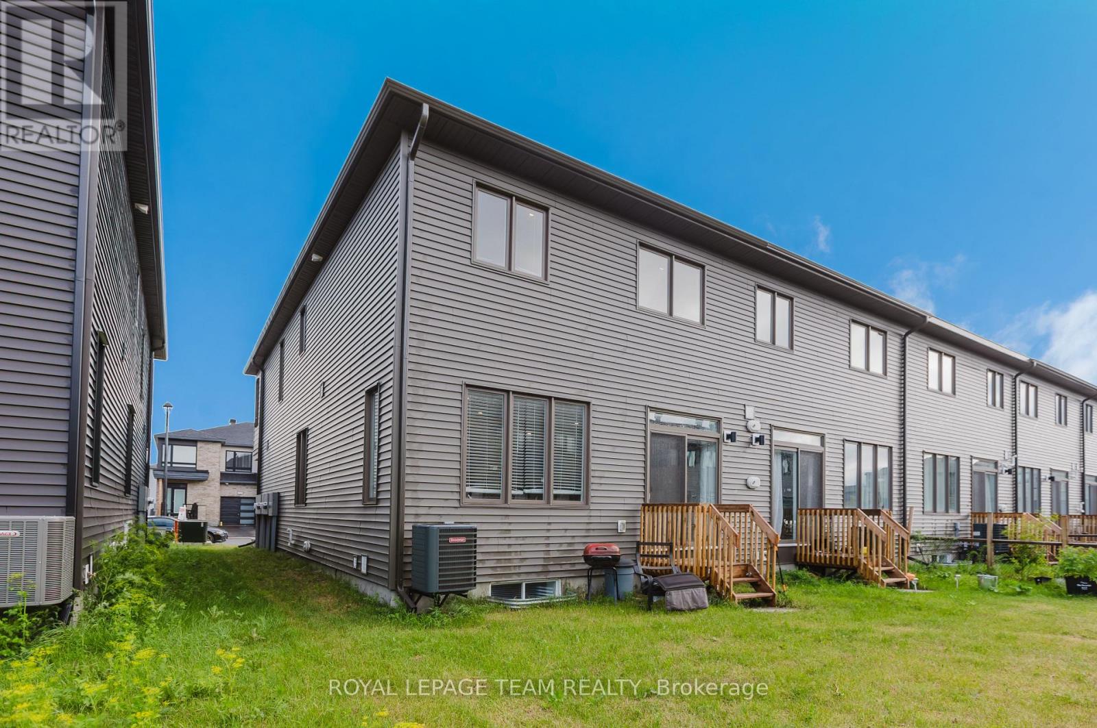 Photo 4 of 611 Fenwick Way, Ottawa ON