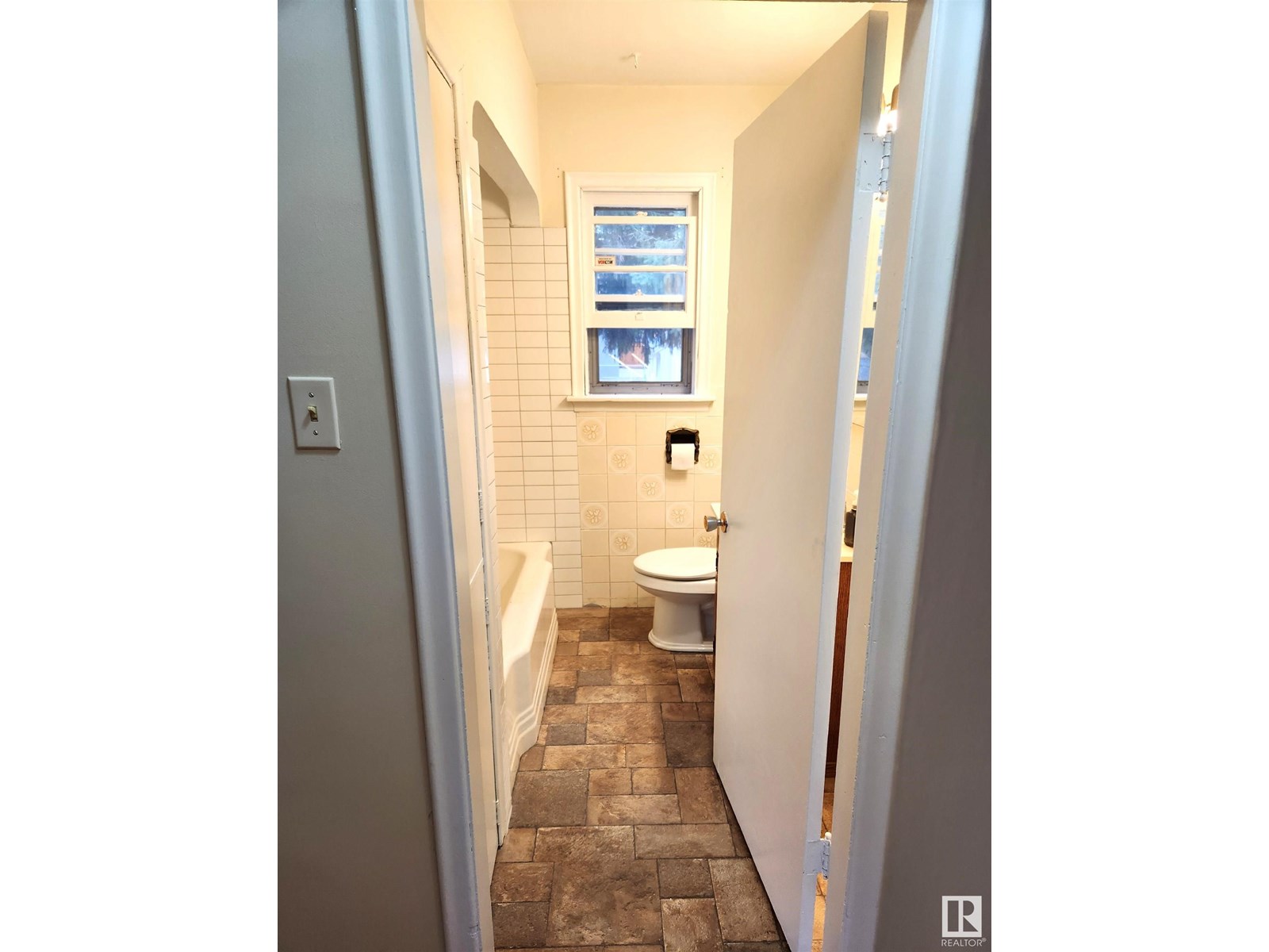 Photo 14 of 10215 138 St Nw Nw, Edmonton AB