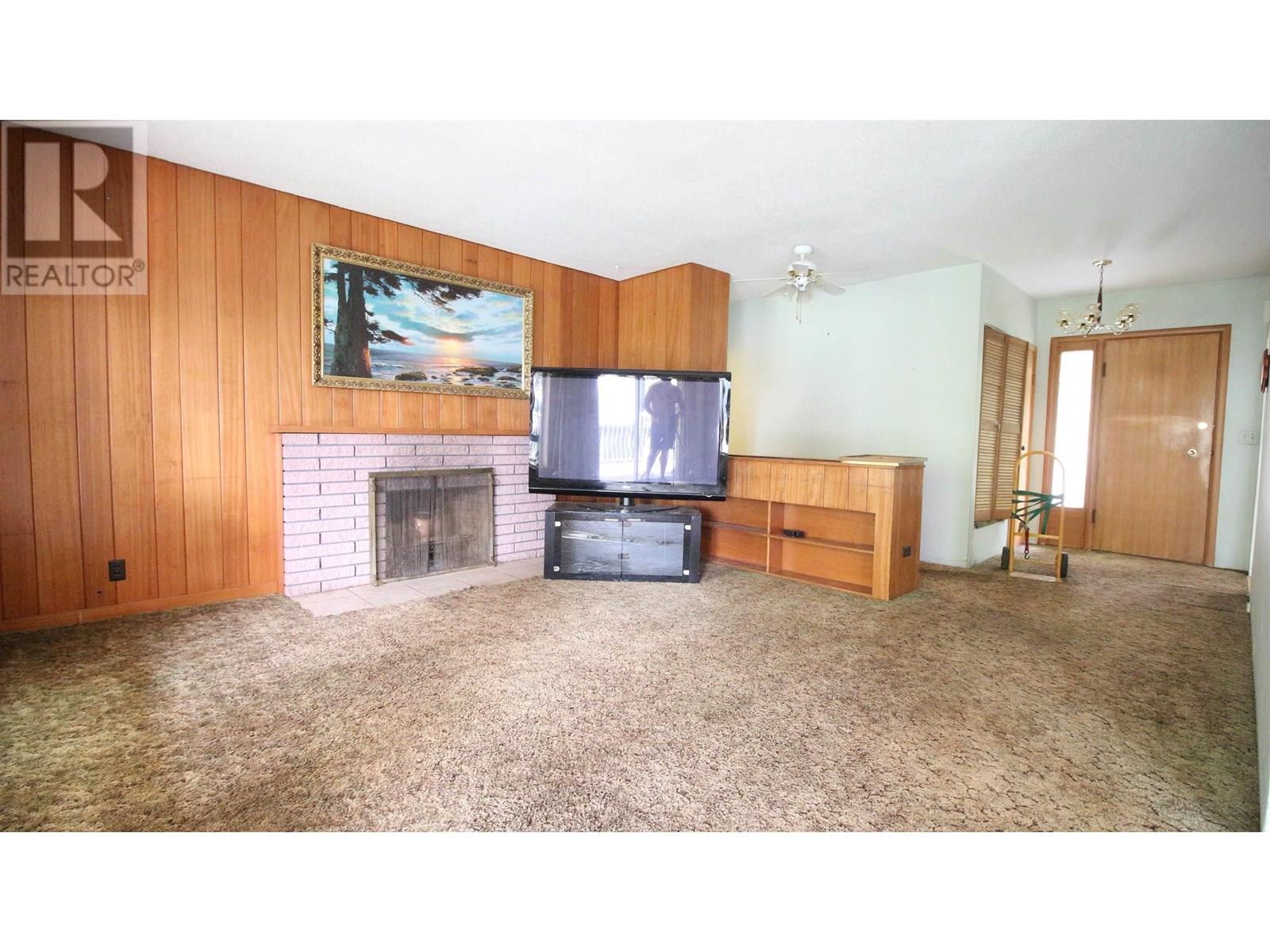 Photo 2 of 840 Rochester Avenue, Coquitlam BC