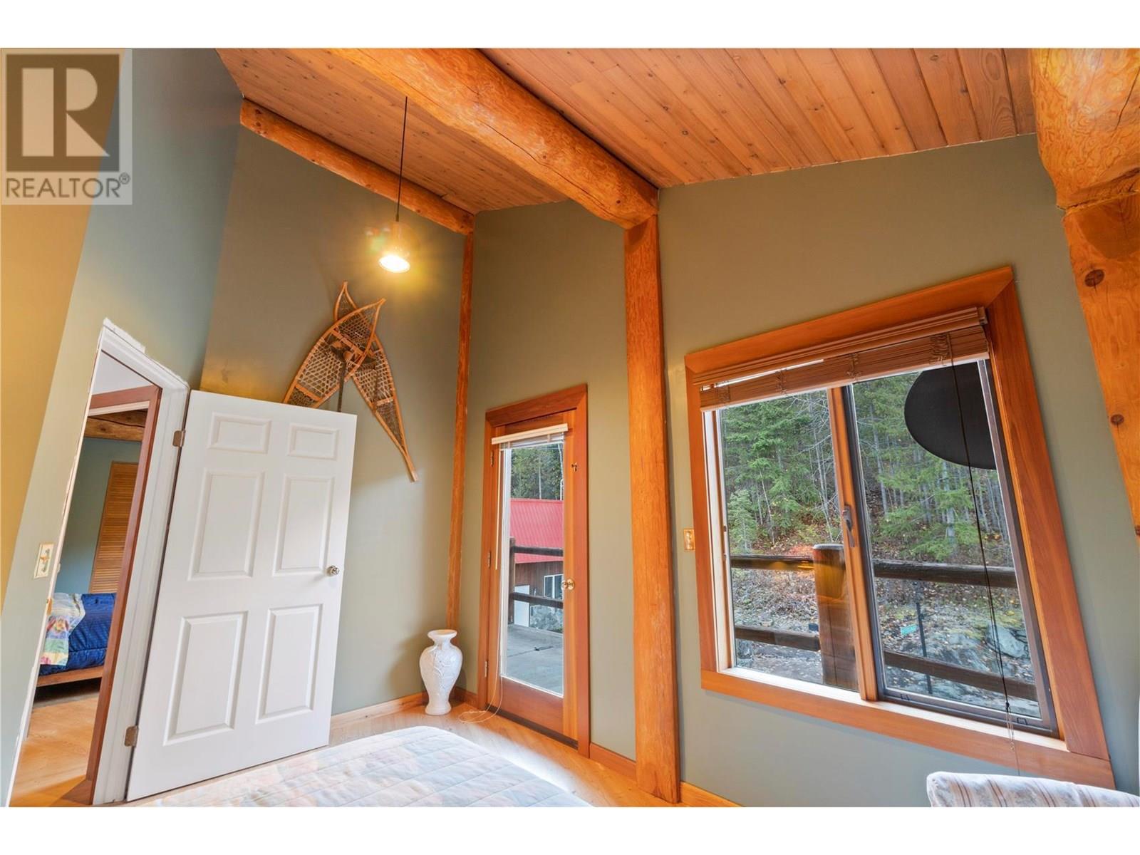 4955 Ivy Road, Eagle Bay