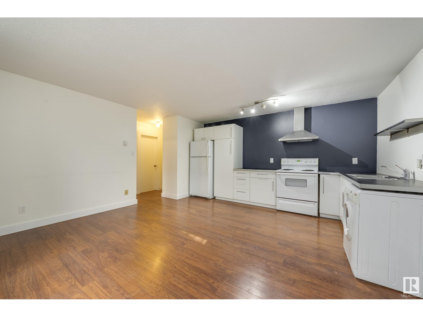 Photo 10 of 5 10015 83 Av Nw, Edmonton AB