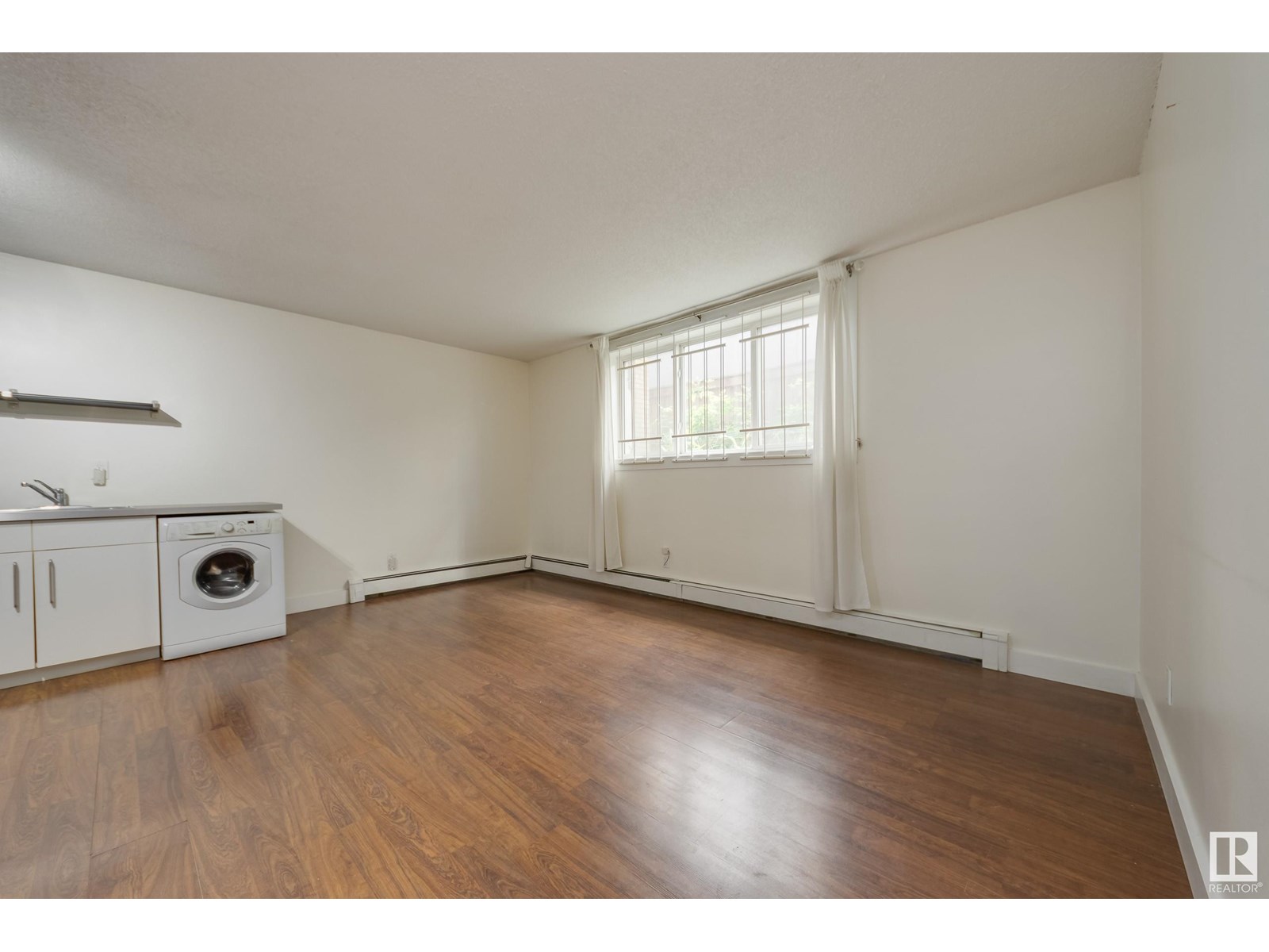 Photo 7 of 5 10015 83 Av Nw, Edmonton AB