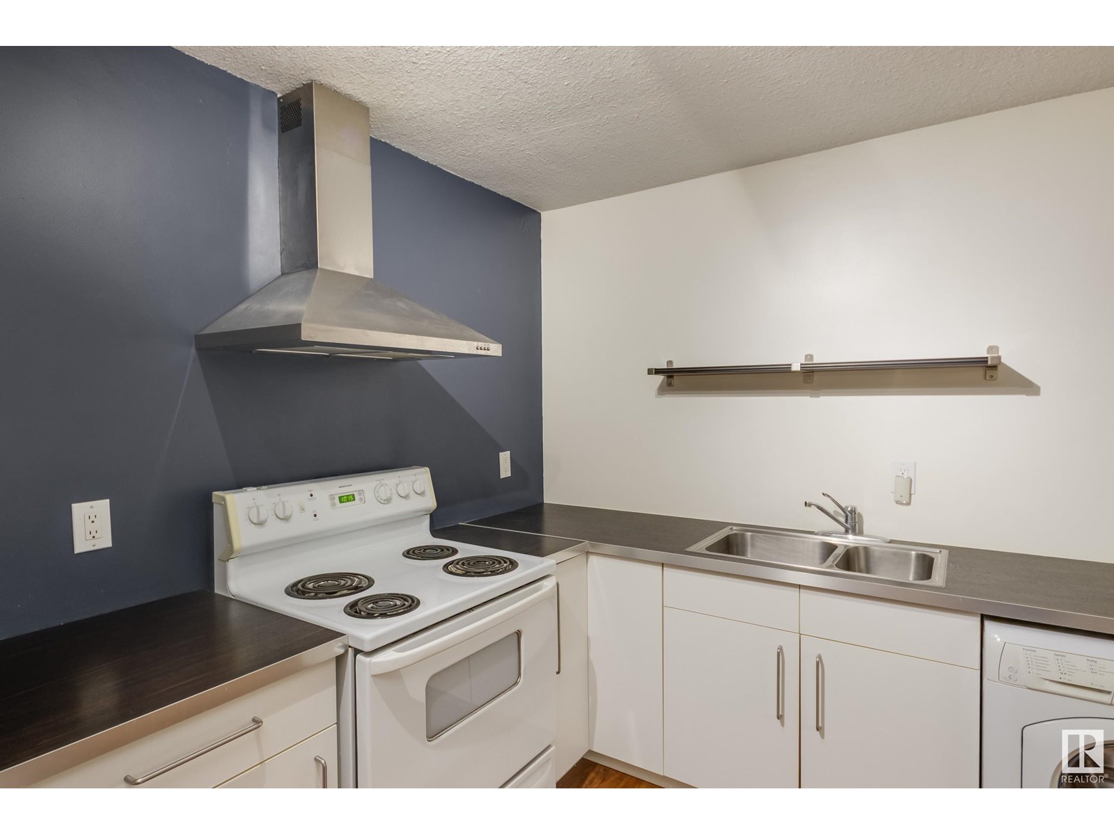 Photo 12 of 5 10015 83 Av Nw, Edmonton AB