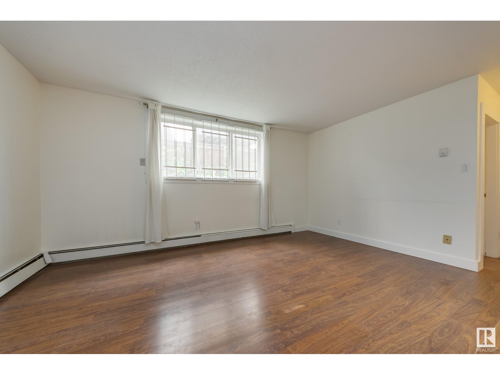 Photo 8 of 5 10015 83 Av Nw, Edmonton AB