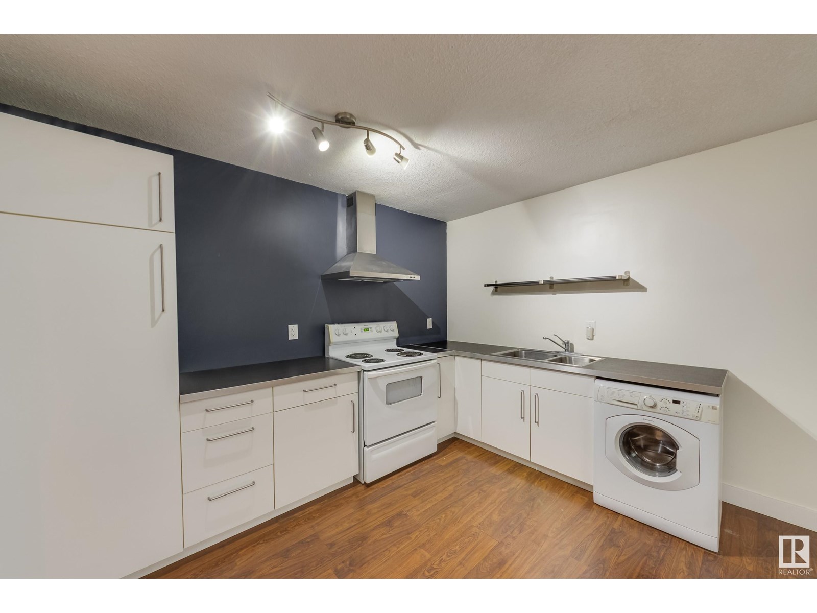 Photo 9 of 5 10015 83 Av Nw, Edmonton AB