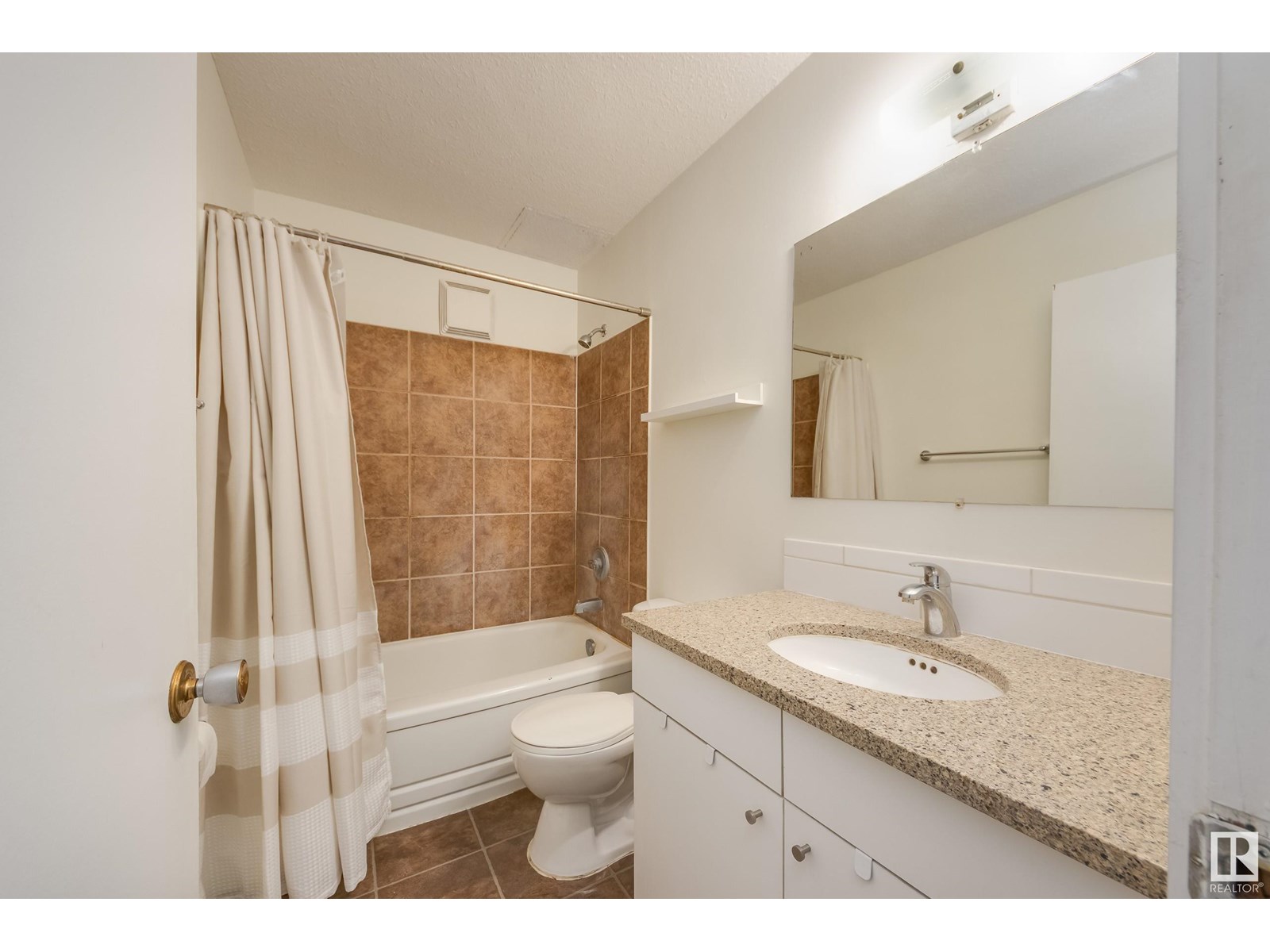 Photo 17 of 5 10015 83 Av Nw, Edmonton AB
