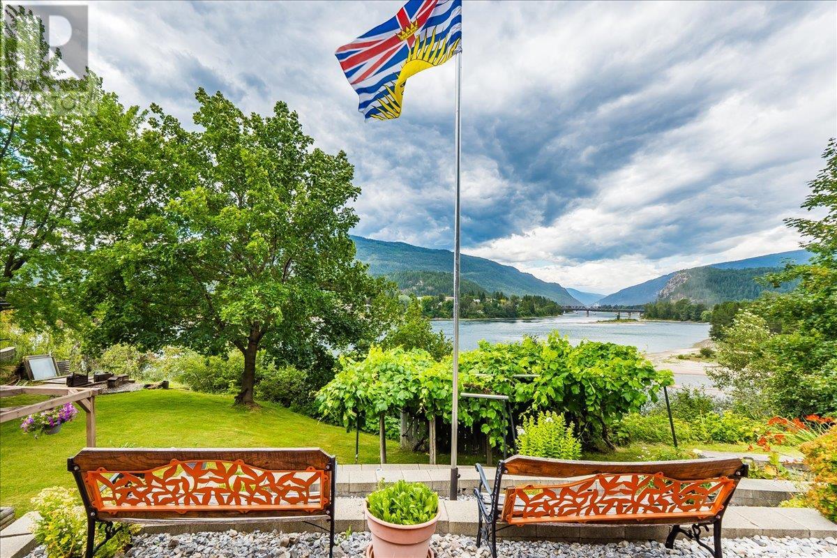 1986 Brilliant Road, Castlegar