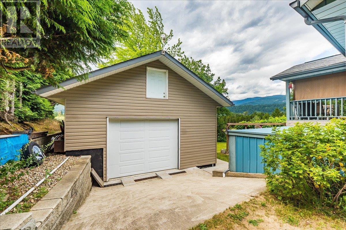 1986 Brilliant Road, Castlegar