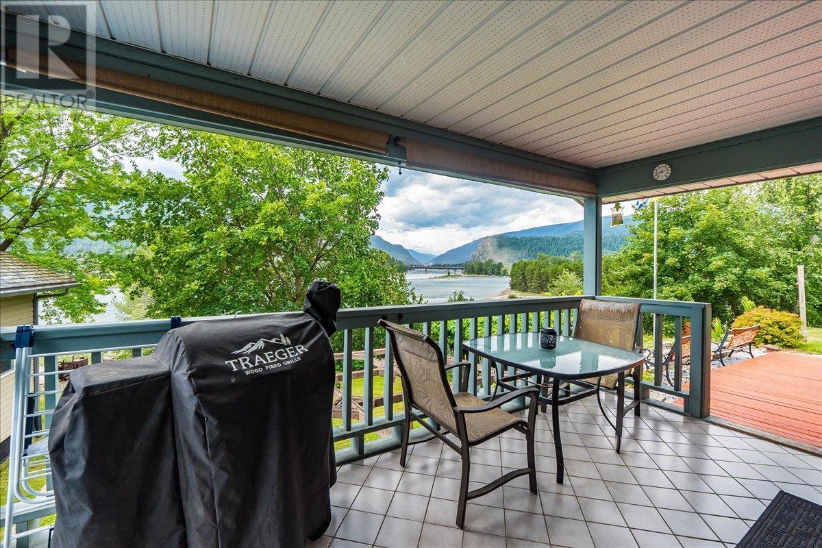 1986 Brilliant Road, Castlegar