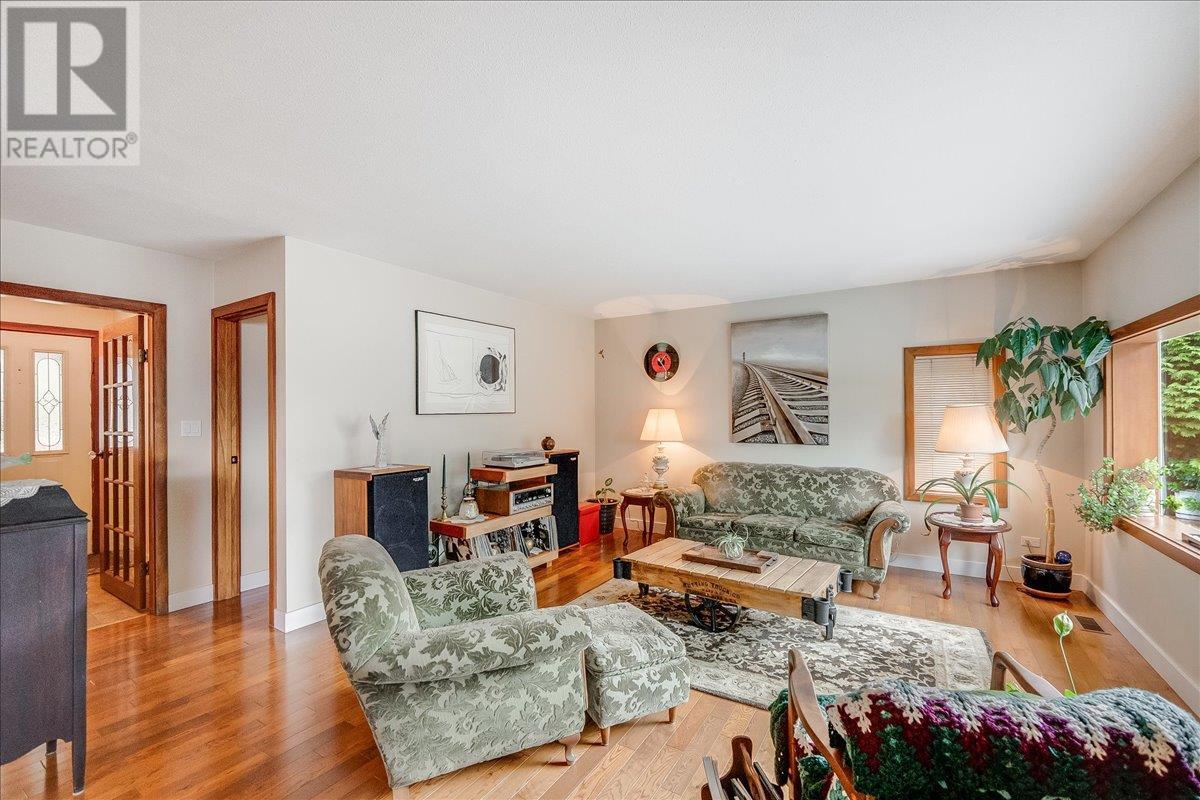 1986 Brilliant Road, Castlegar