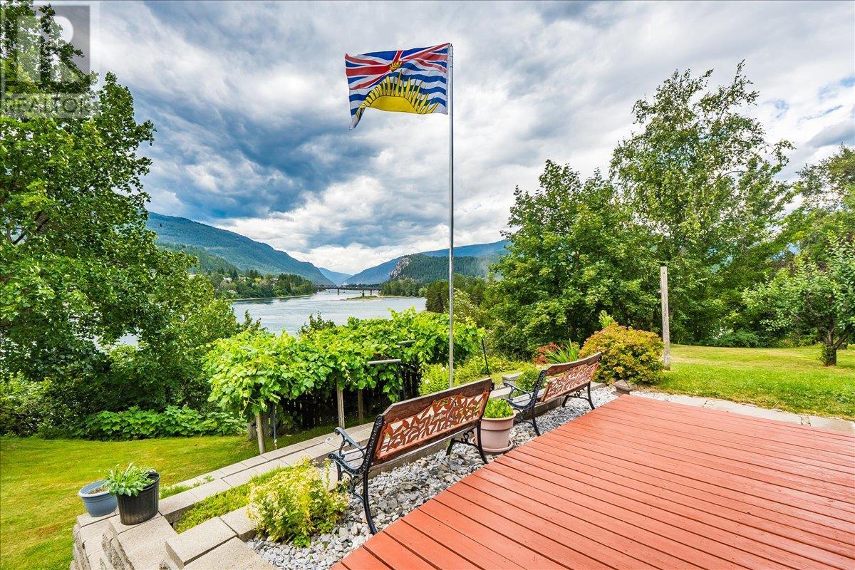 1986 Brilliant Road, Castlegar