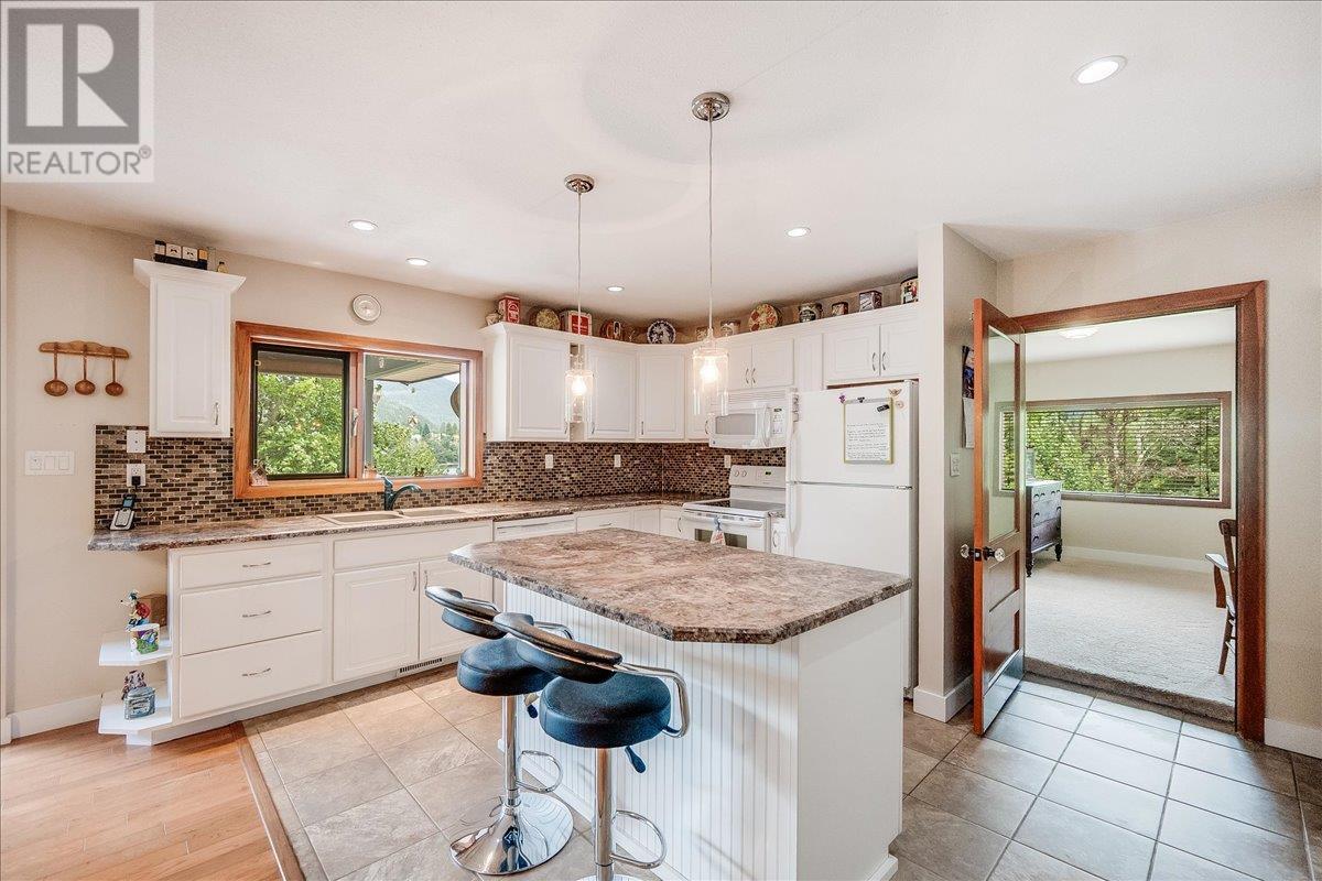 1986 Brilliant Road, Castlegar