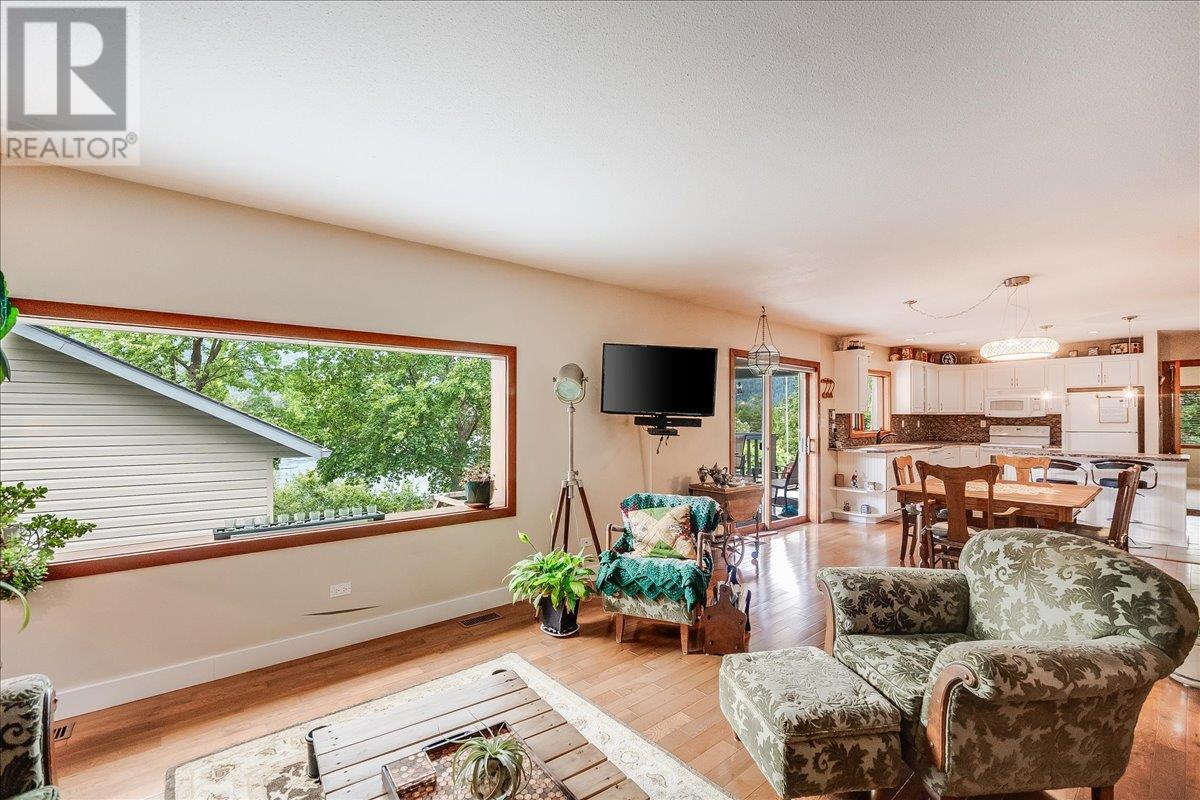 1986 Brilliant Road, Castlegar