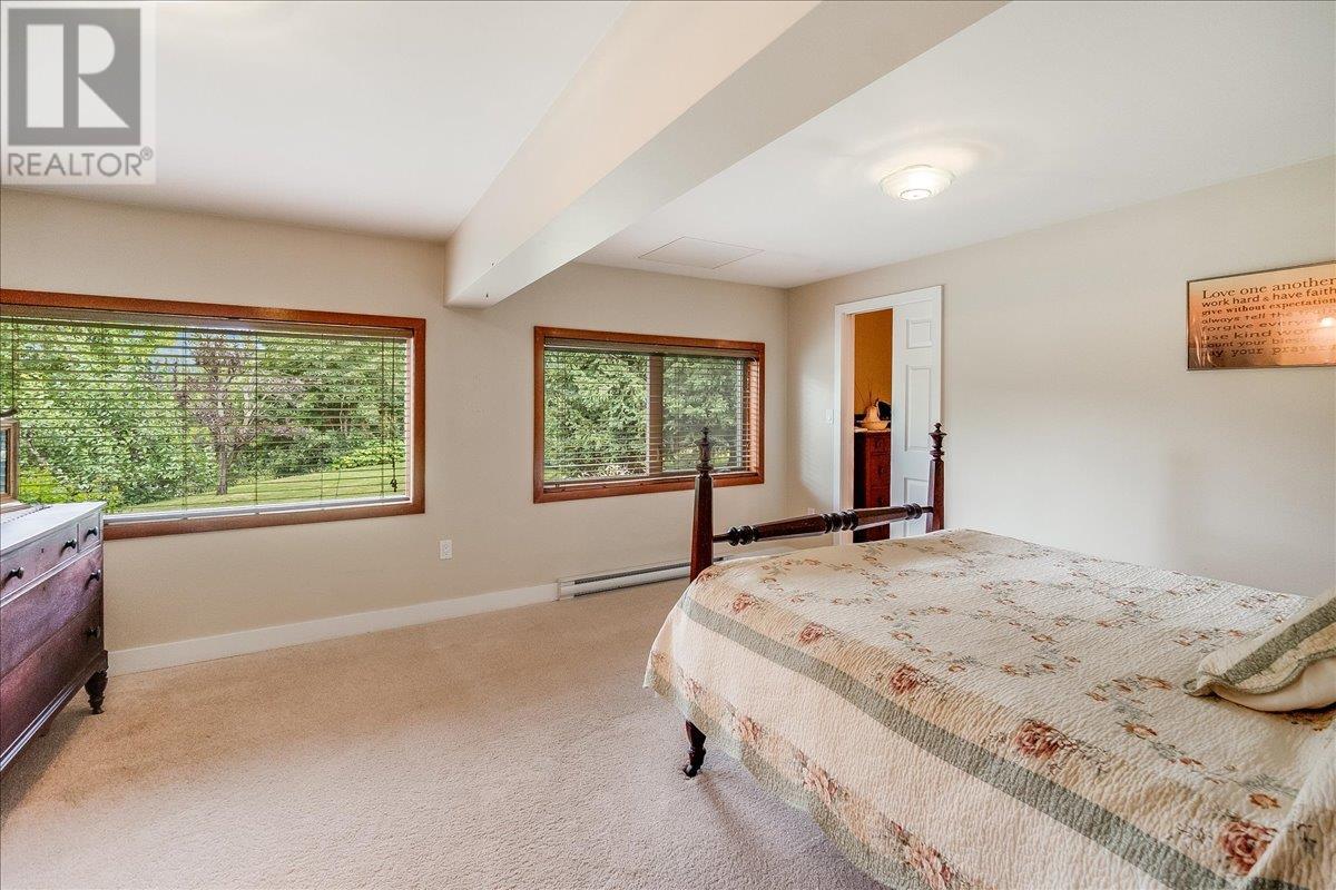 1986 Brilliant Road, Castlegar