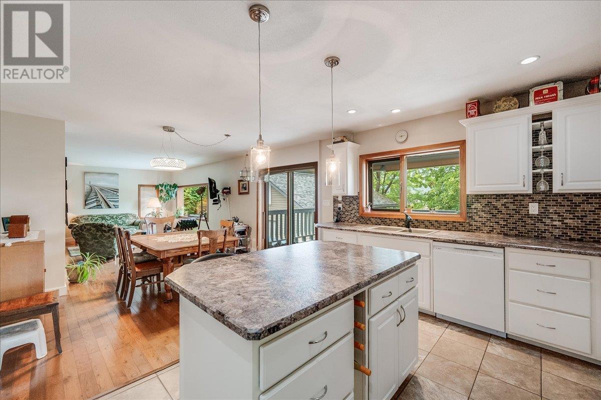 1986 Brilliant Road, Castlegar