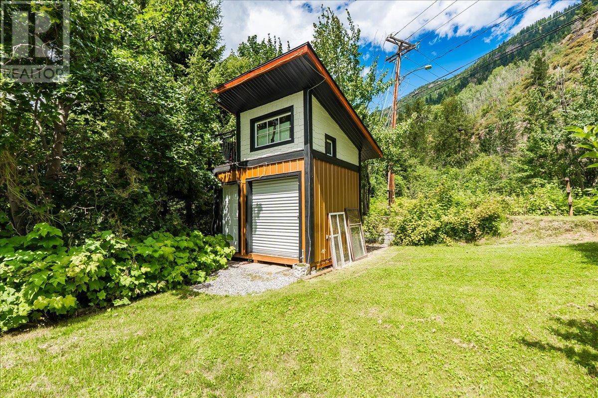 1986 Brilliant Road, Castlegar