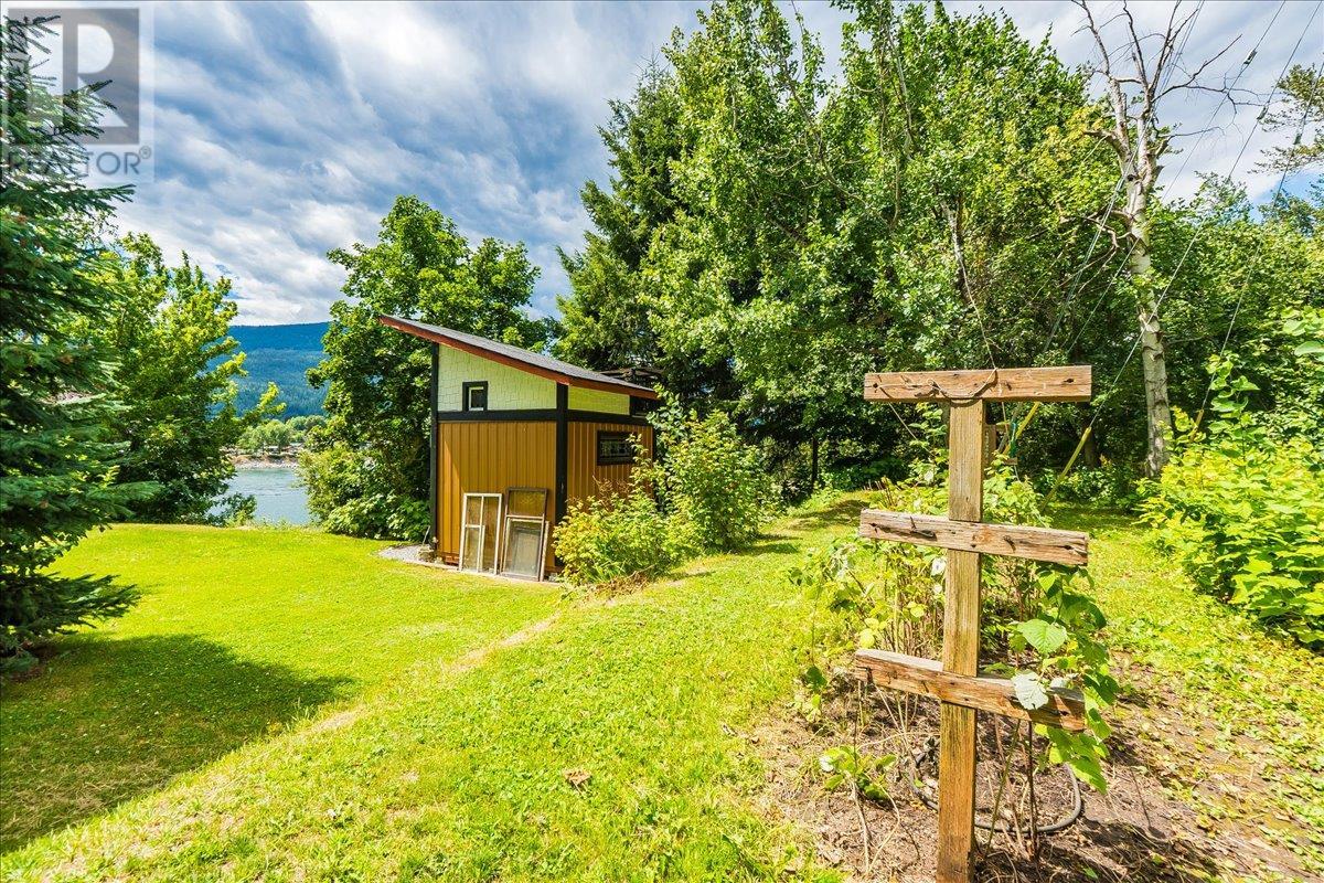 1986 Brilliant Road, Castlegar