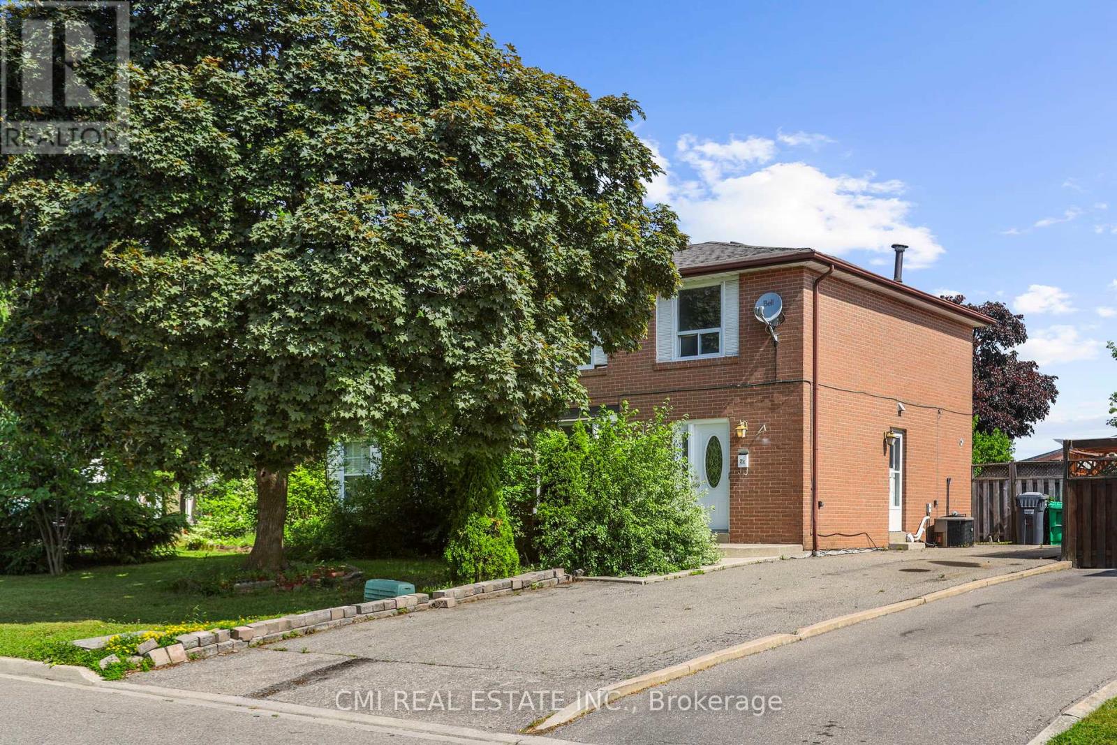 Photo 13 of 24 Fallingdale Crescent, Brampton ON