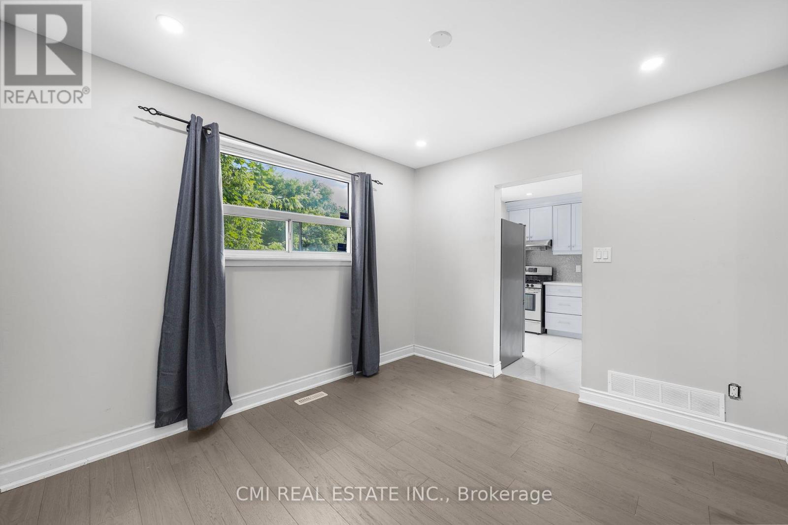 Photo 34 of 24 Fallingdale Crescent, Brampton ON