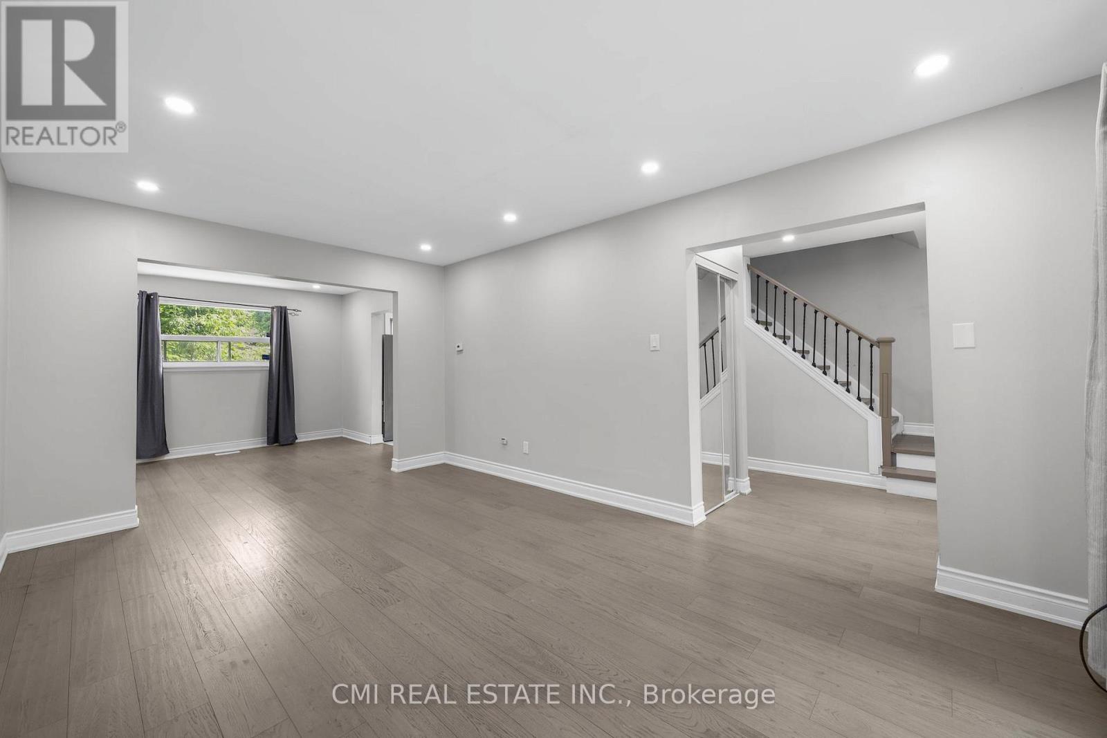 Photo 10 of 24 Fallingdale Crescent, Brampton ON