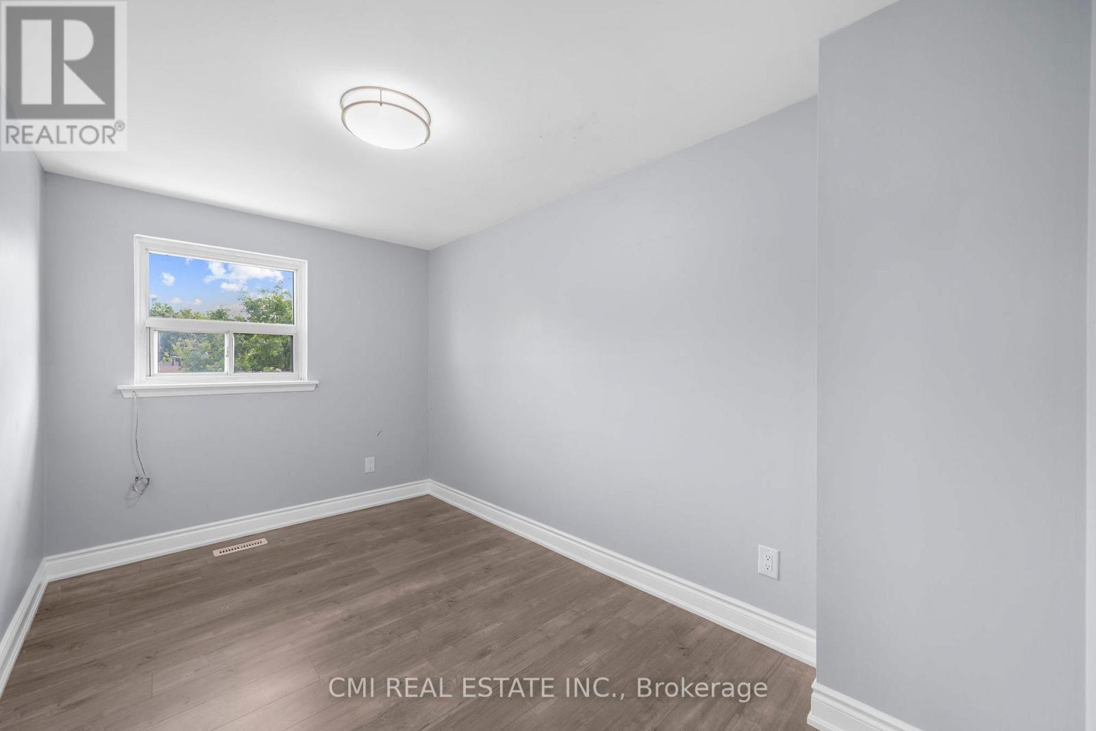 Photo 32 of 24 Fallingdale Crescent, Brampton ON