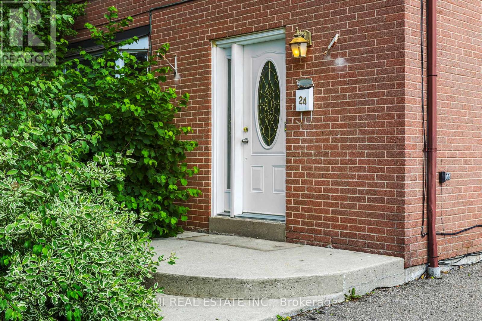 Photo 22 of 24 Fallingdale Crescent, Brampton ON