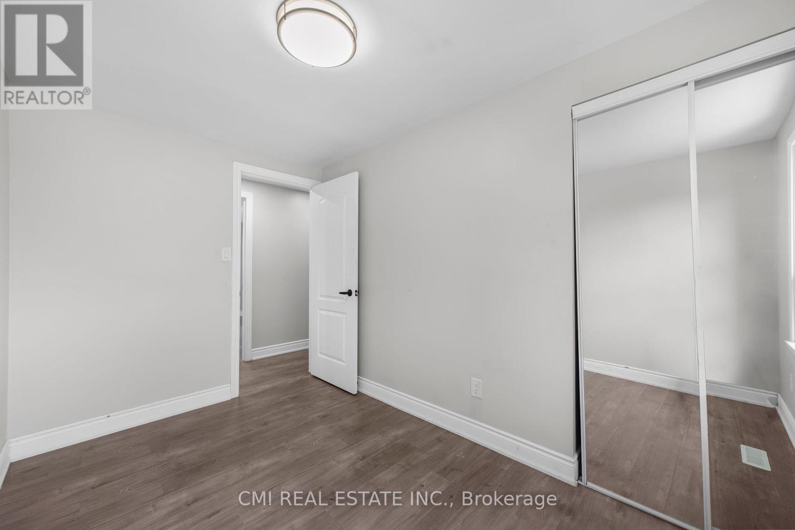 Photo 18 of 24 Fallingdale Crescent, Brampton ON
