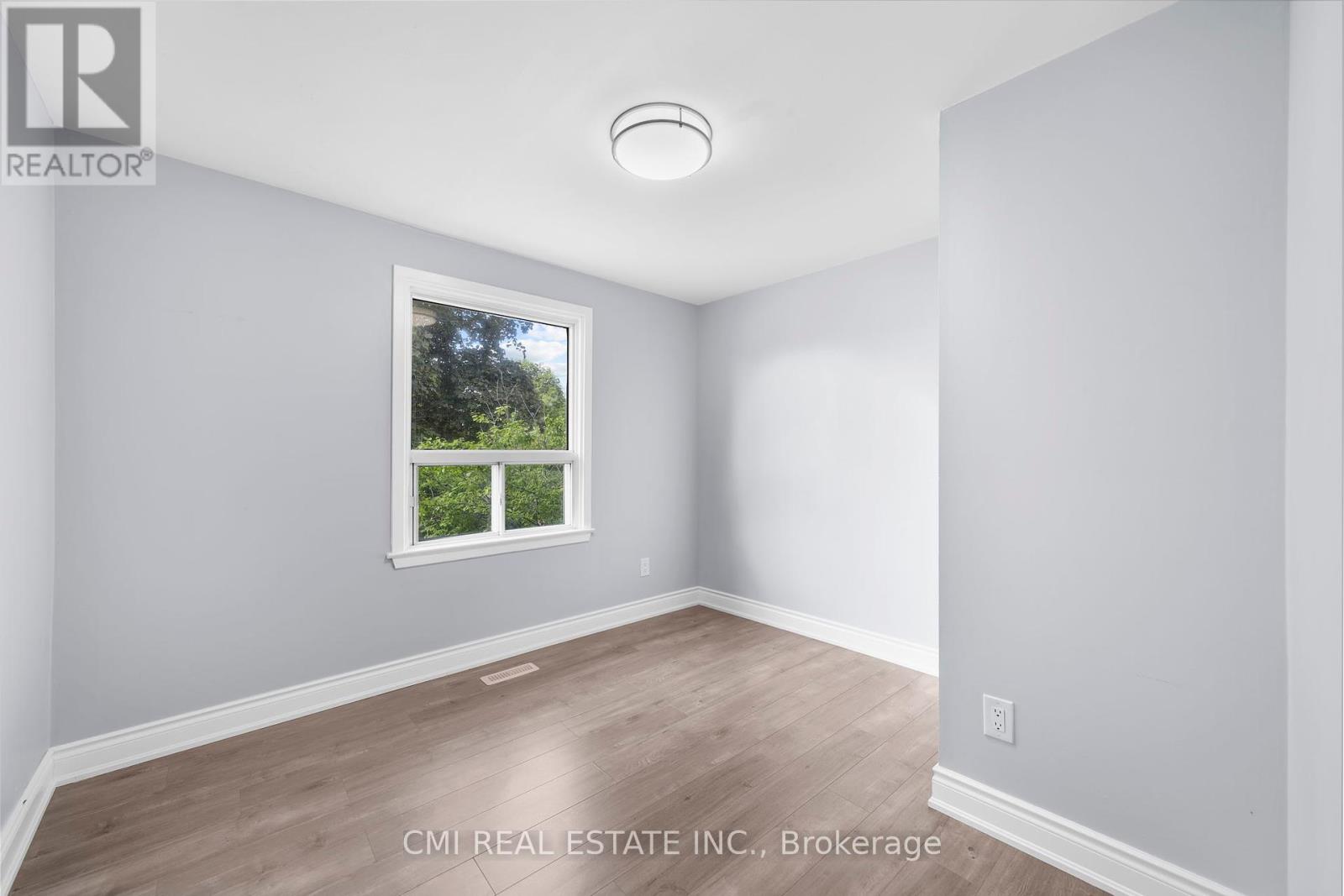 Photo 31 of 24 Fallingdale Crescent, Brampton ON