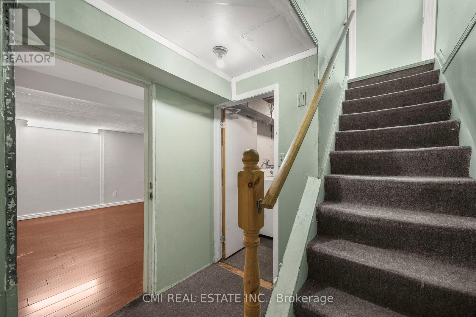 Photo 14 of 24 Fallingdale Crescent, Brampton ON