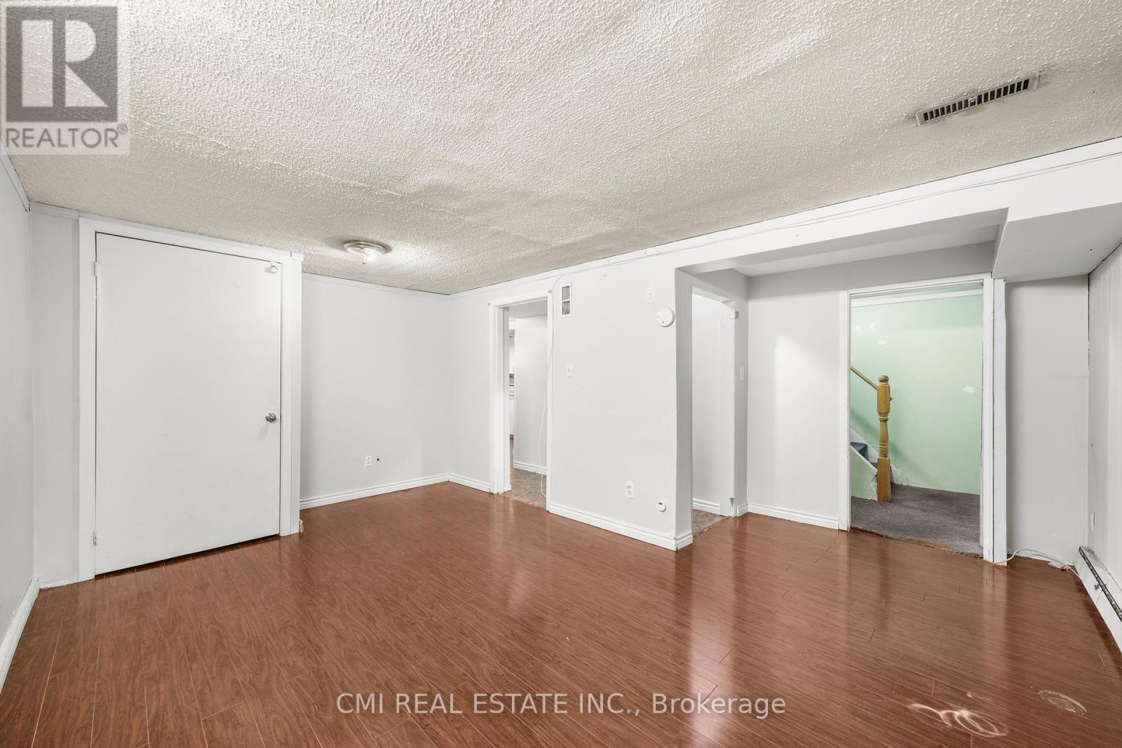 Photo 19 of 24 Fallingdale Crescent, Brampton ON