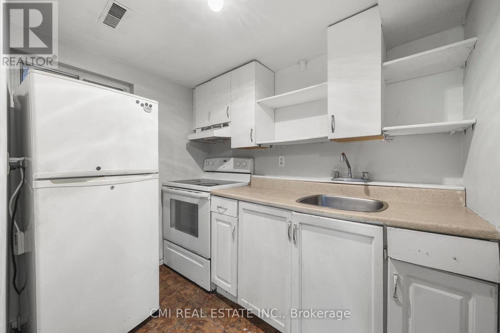 Photo 12 of 24 Fallingdale Crescent, Brampton ON