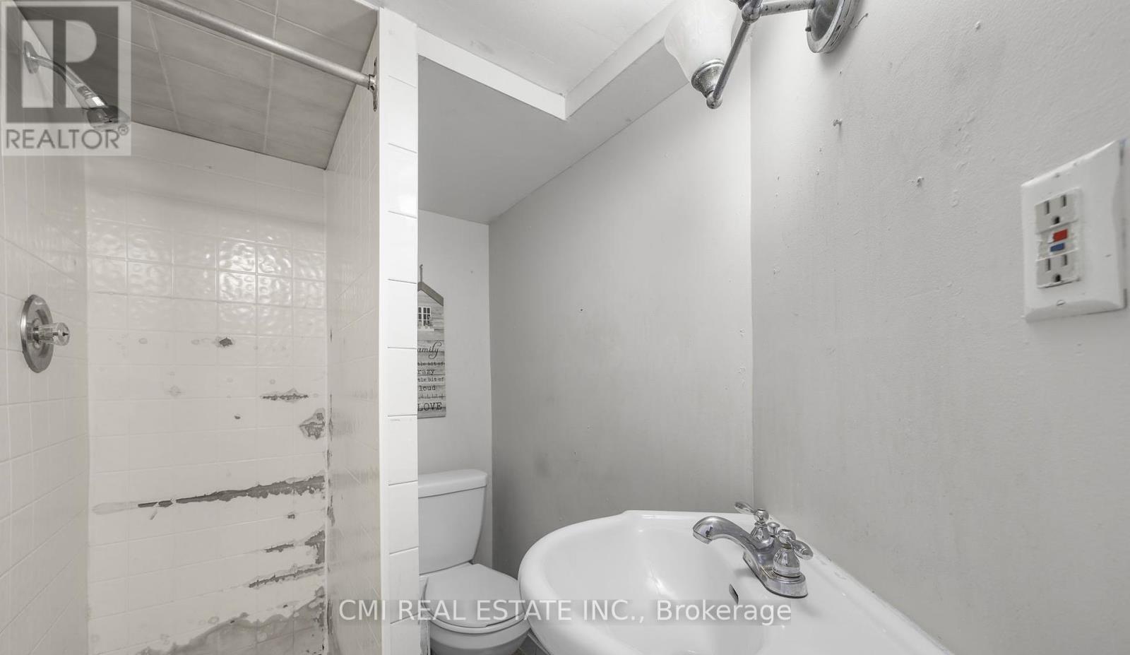 Photo 30 of 24 Fallingdale Crescent, Brampton ON