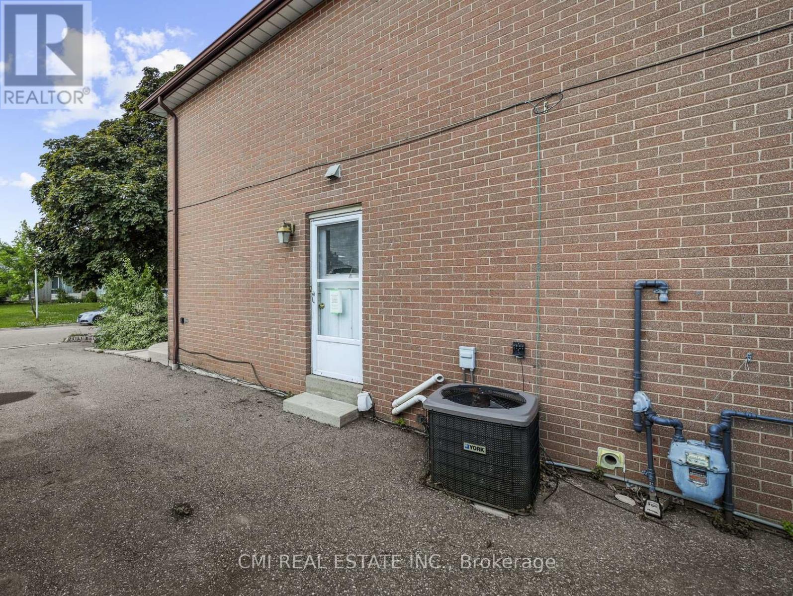 Photo 24 of 24 Fallingdale Crescent, Brampton ON