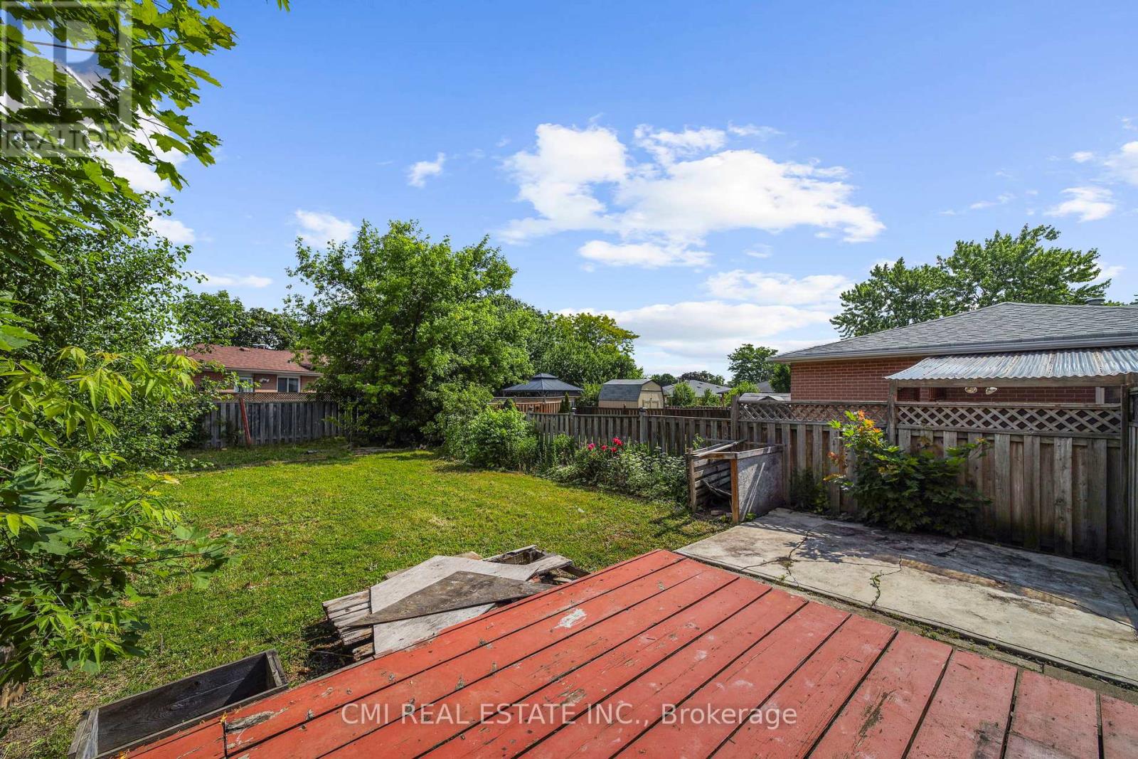Photo 3 of 24 Fallingdale Crescent, Brampton ON