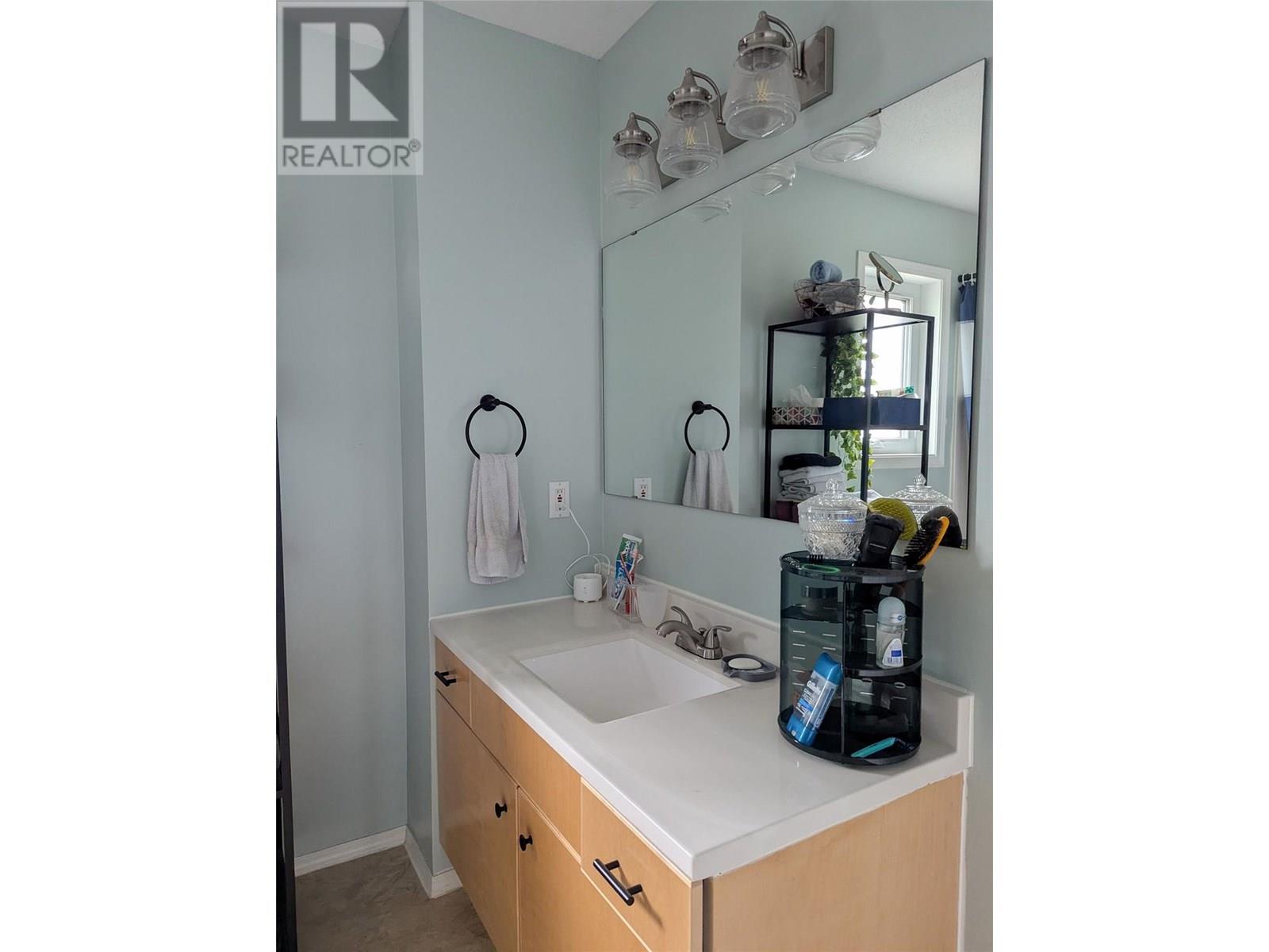 710 IVY Street, Castlegar