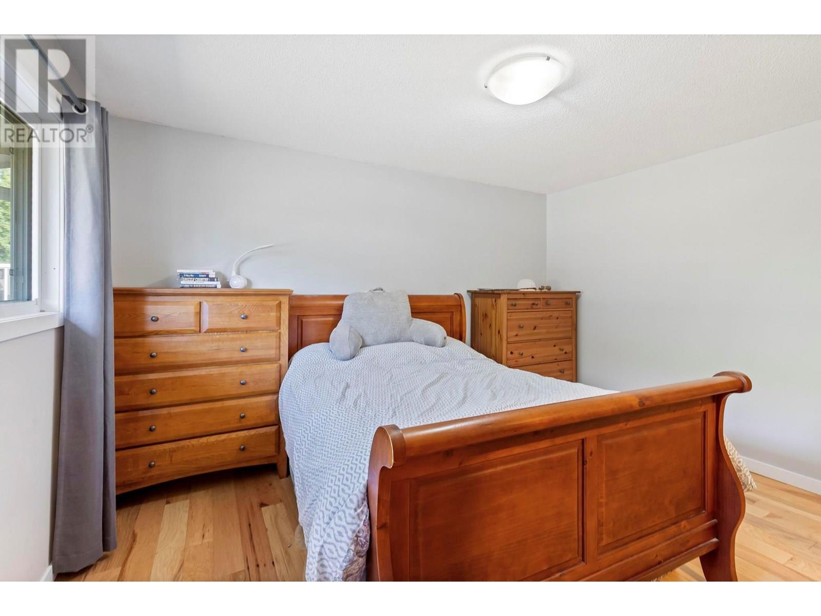 Photo 3 of 1154 Mountain Avenue, Kelowna BC