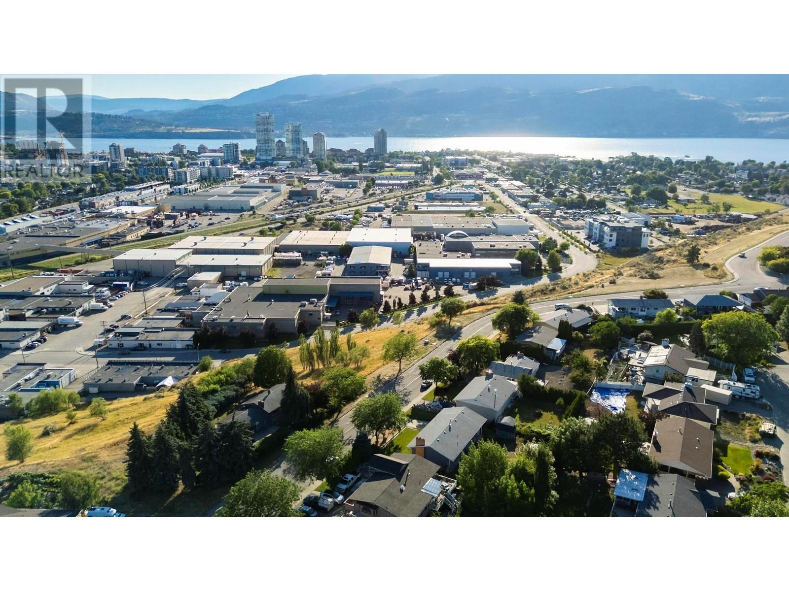 Photo 2 of 1154 Mountain Avenue, Kelowna BC