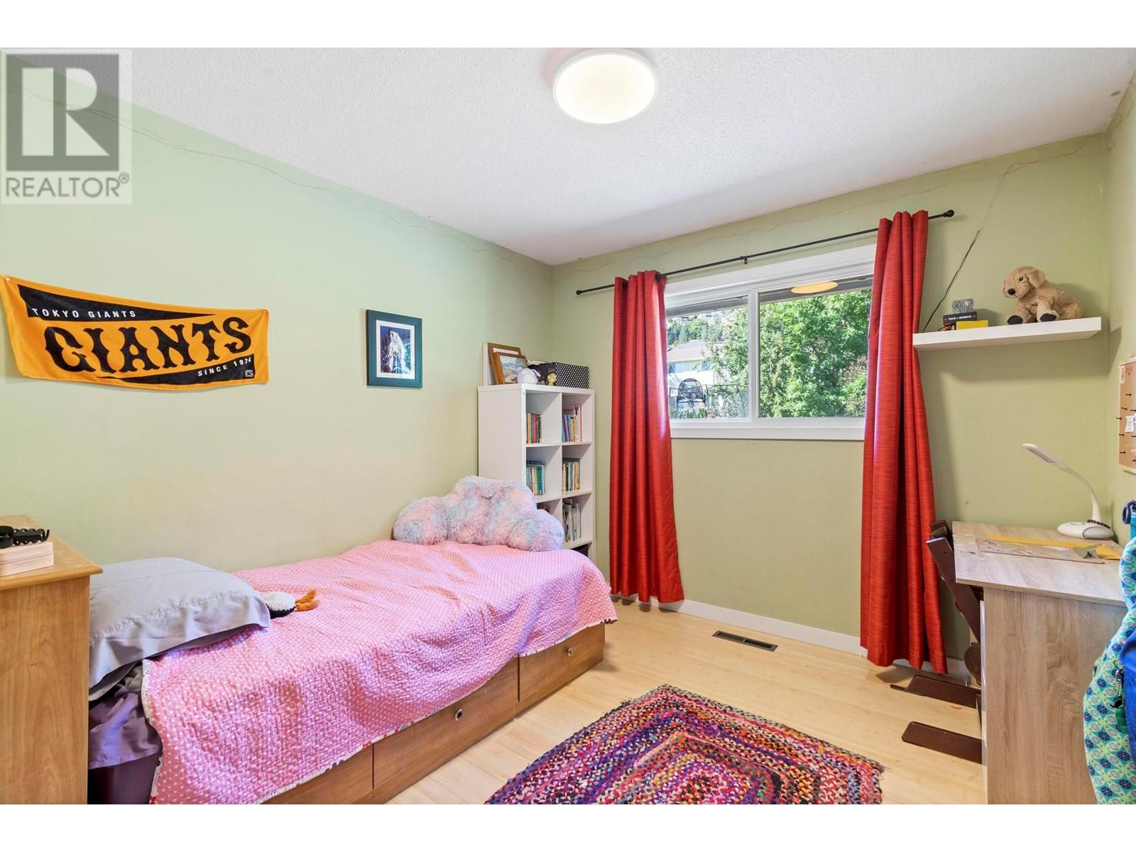 Photo 8 of 1154 Mountain Avenue, Kelowna BC