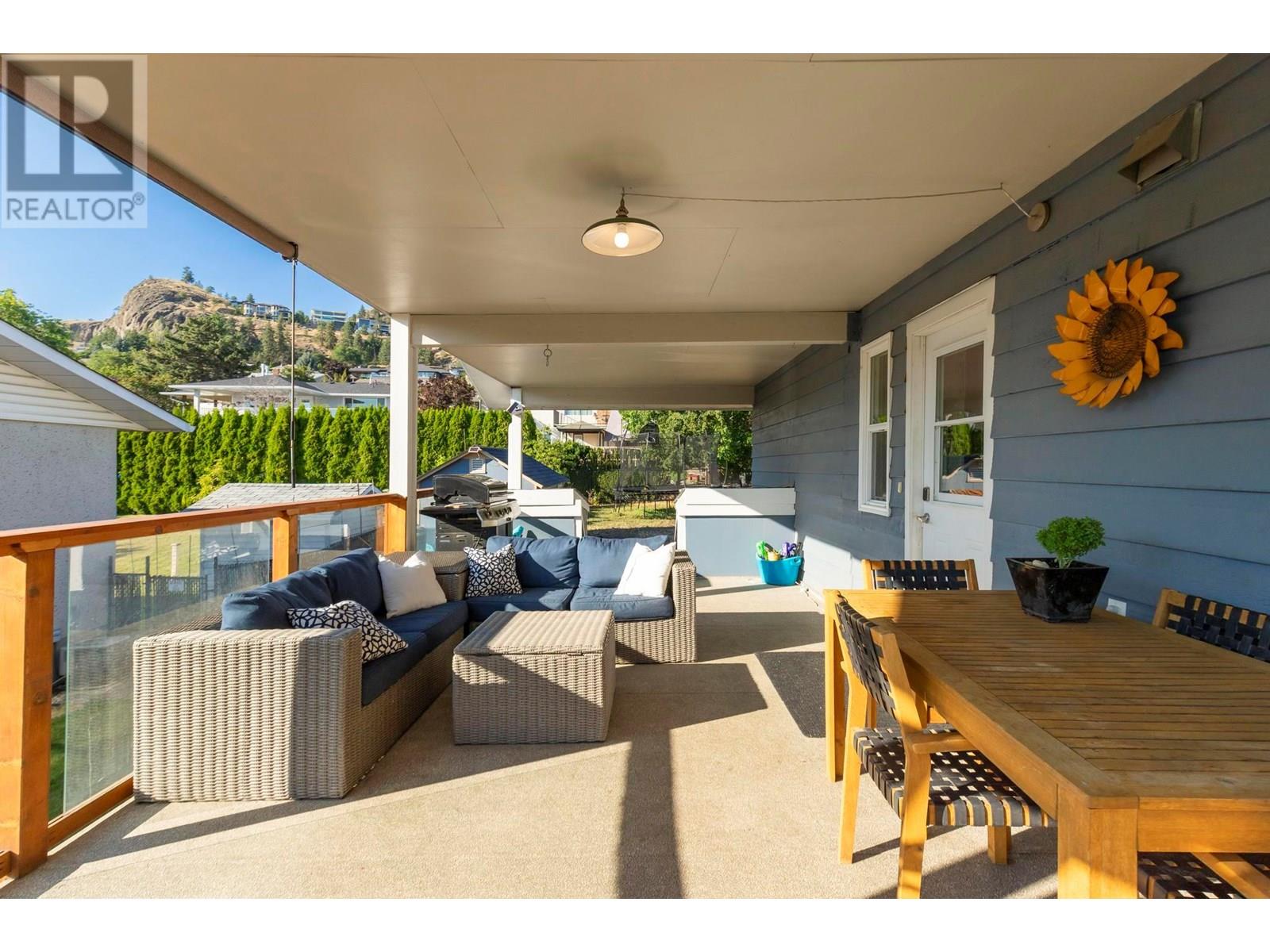 Photo 6 of 1154 Mountain Avenue, Kelowna BC