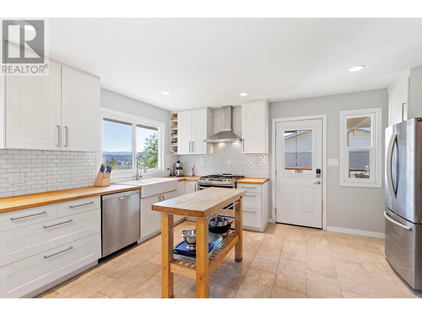 Photo 15 of 1154 Mountain Avenue, Kelowna BC