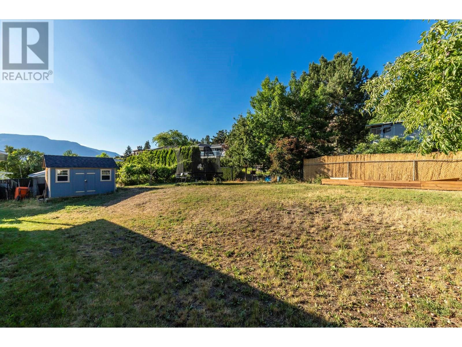 Photo 4 of 1154 Mountain Avenue, Kelowna BC