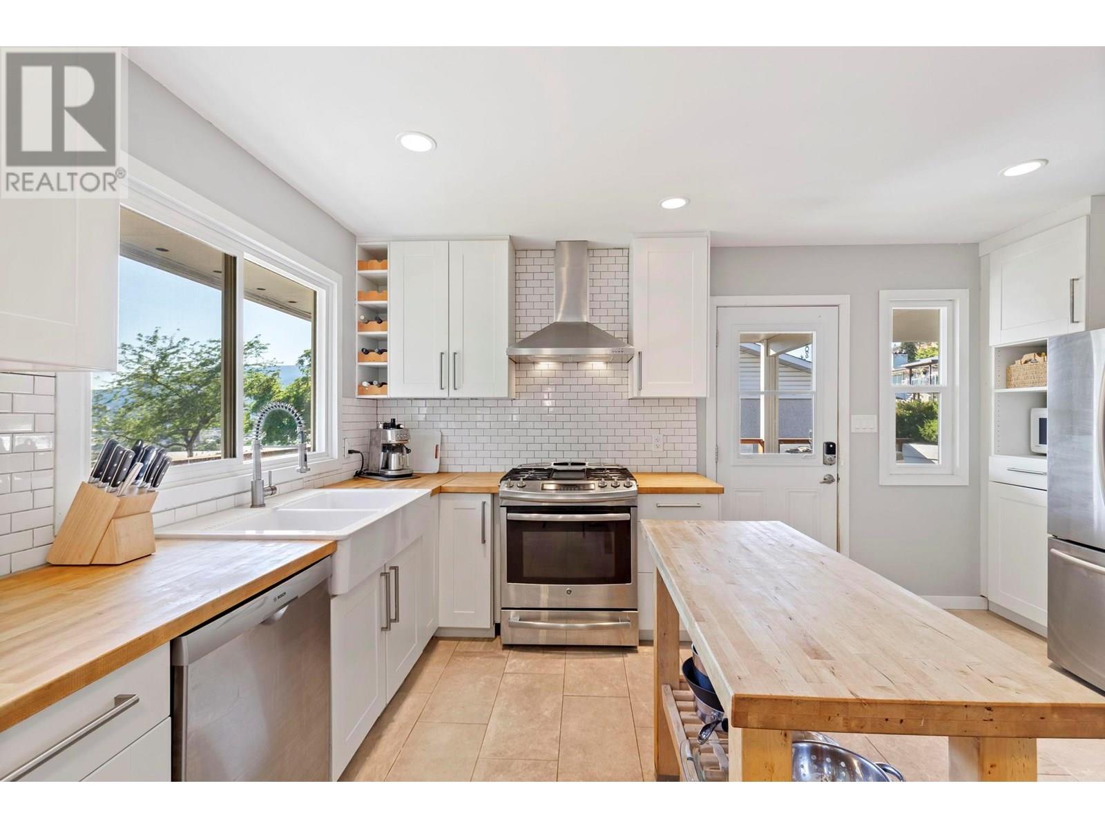 Photo 16 of 1154 Mountain Avenue, Kelowna BC