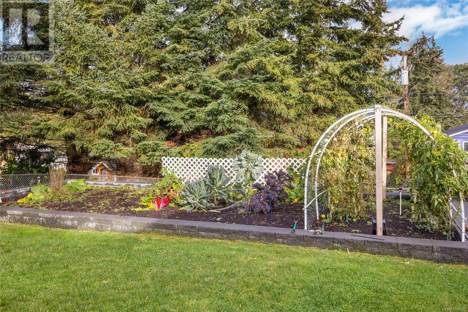 Photo 37 of 7465 Fernmar Rd, Lantzville BC