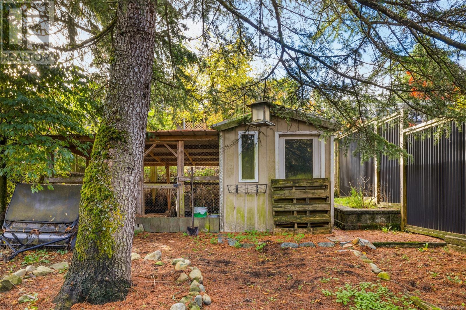 Photo 12 of 7465 Fernmar Rd, Lantzville BC